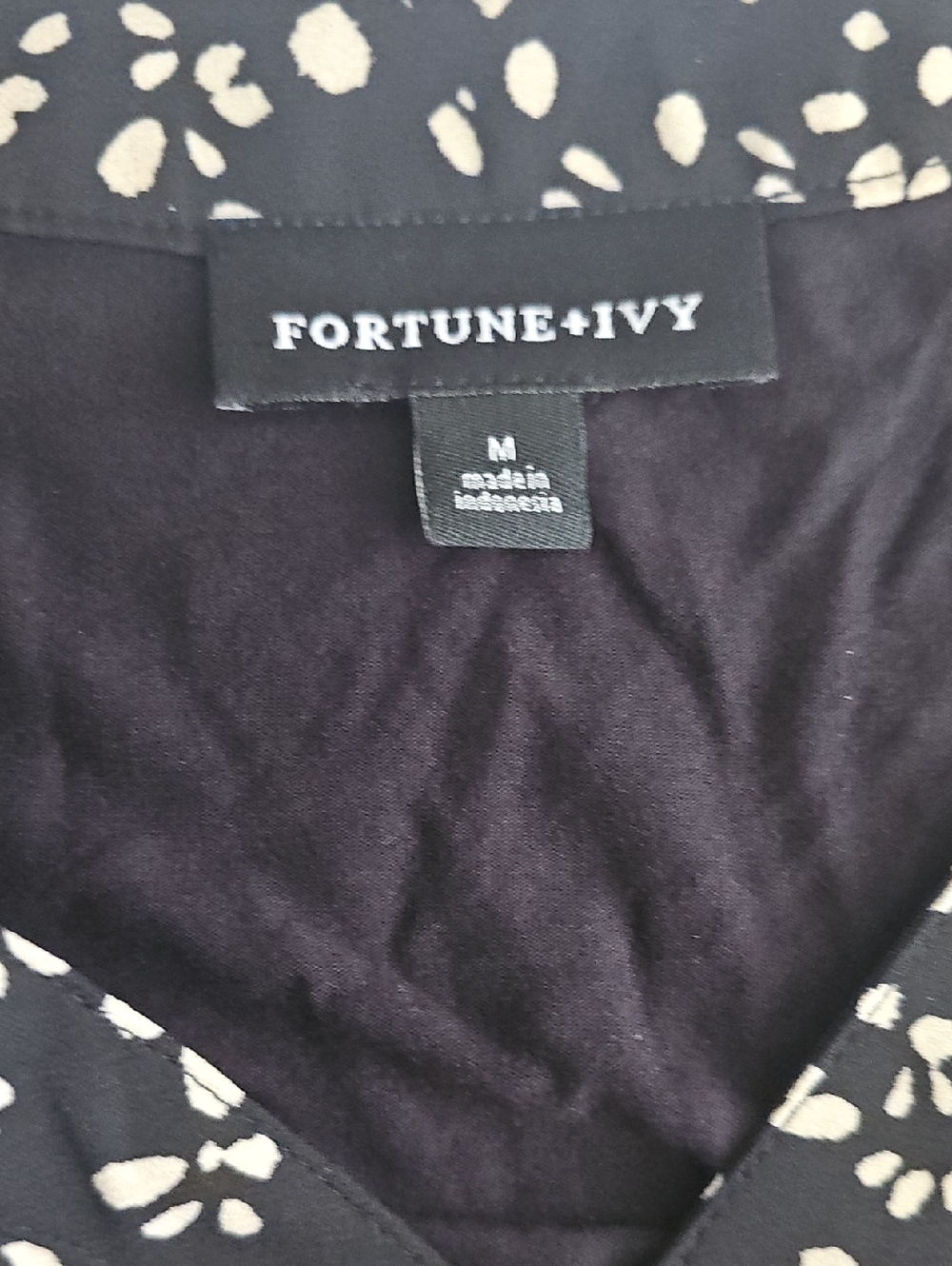 Fortune & Ivy Black & Cream Printed V-Neck Cap Sleeve Top - Picture 2 of 6